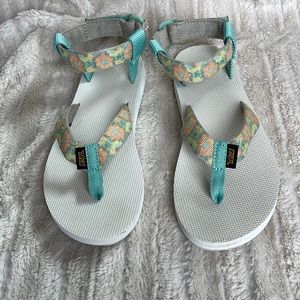 Teva Velcro ankle strap sandals women’s size 8 EUC